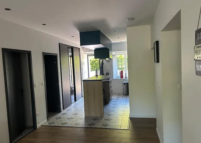 Beautiful Equipped Semi-detached House 度假居