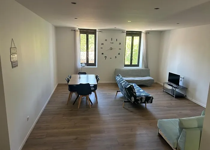 Beautiful Equipped Semi-detached House 度假居 *